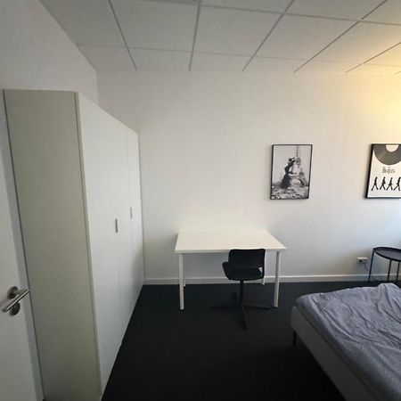 Wohnung Mit 9 Schlafzimmern Und 1 Wohnzimmer Ottobrunn Exterior foto